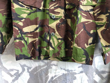 Lade das Bild in den Galerie-Viewer, Genuine British Army DPM Lightweight Combat Jacket - Size 160/88 - The Militaria Shop