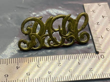 Load image into Gallery viewer, Original WW1 British Army - Royal Army Pay Corps Collar Badge - The Militaria Shop