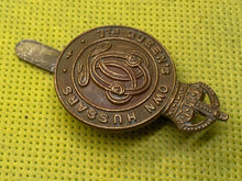 Charger l'image dans la galerie, British Army - 7th Royal Queen's Hussars Cap Badge - The Militaria Shop