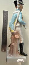 Lade das Bild in den Galerie-Viewer, Vintage Porcelain Officier des Chasseurs figurine in excellent condition. - The Militaria Shop