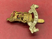Load image into Gallery viewer, WW1 / WW2 British Army - ARMY PAY CORPS - White Metal and Brass Cap Badge. - The Militaria Shop
