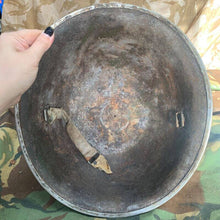 Charger l'image dans la galerie, Original WW2 British / Canadian Mk3 Army Combat Turtle Helmet - The Militaria Shop
