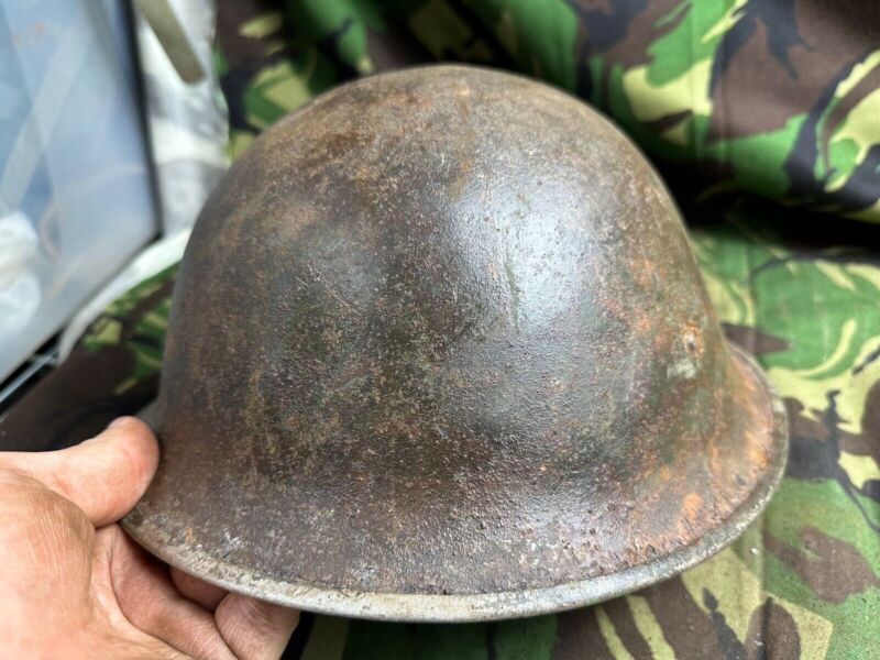 British / Canadian Army Mark 3 Turtle Helmet - Original WW2 Combat Helmet - The Militaria Shop