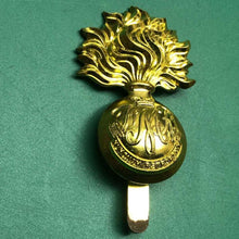 Load image into Gallery viewer, Original Canadian Army Les Fusiliers Mont-Royal Cap Badge - The Militaria Shop