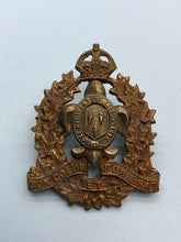 Load image into Gallery viewer, Genuine WW2 Canadian Army Le Régiment de Maisonneuve Cap Badge - The Militaria Shop