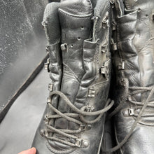 Charger l'image dans la galerie, German Army Black Leather Army Heavy Duty Combat Boots Meindl Size EU 43 UK 9 - The Militaria Shop