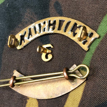 Load image into Gallery viewer, Original WW1 British Army Red Cross Shoulder Title - London - The Militaria Shop