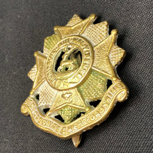 Load image into Gallery viewer, Original British Army WW1 / WW2 Bedfordshire & Hertfordshire Regiment Cap Badge - The Militaria Shop