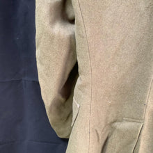 Charger l'image dans la galerie, Genuine British Army Man's Mounted Regiment Khaki Greatcoat - 37" Chest - The Militaria Shop