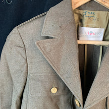 Lade das Bild in den Galerie-Viewer, Original WW2 US Army Class A Dress Jacket 1940 - Private Ryan Prop - 39 Regular - The Militaria Shop