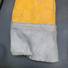 Charger l'image dans la galerie, Original WW2 Onwards British Army Pair of Welding Gloves - REME Issue - The Militaria Shop