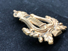Load image into Gallery viewer, Original WW2 British Army Musicians Cap Badge - The Militaria Shop