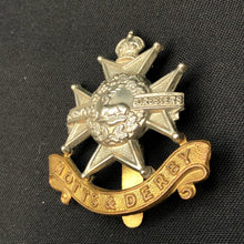 Lade das Bild in den Galerie-Viewer, Original WW1 / WW2 British Army Notts & Derby Regiment Cap Badge - The Militaria Shop