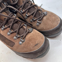 Load image into Gallery viewer, British Army Surplus Brown Leather Combat Boots - Iturri - Size UK 7 M - The Militaria Shop