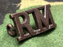 Lade das Bild in den Galerie-Viewer, Original WW2 British Royal Navy Brass Shoulder Title - RM Royal Marines - The Militaria Shop