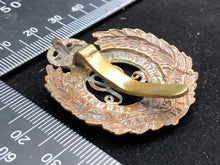 Charger l'image dans la galerie, Original WW1 British Army Royal Engineers GV Cap Badge - The Militaria Shop