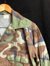 Load image into Gallery viewer, US Army Jacket Mens Woodland Camo Combat Military USA BDU Overshirt - 44" Chest - The Militaria Shop