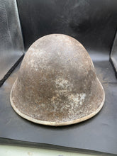 Lade das Bild in den Galerie-Viewer, Original WW2 British/Canadian Army Mk3 Turtle Combat Helmet - The Militaria Shop