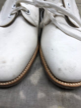 Load image into Gallery viewer, Genuine British Army Women's White Summer Shoes - WW2 Pattern - Size UK 5.5 L - The Militaria Shop