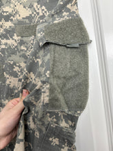 Charger l'image dans la galerie, Surplus US Army ACU Combat Uniform Jacket-Small Regular - The Militaria Shop