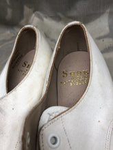 Load image into Gallery viewer, Genuine British Army Women's White Summer Shoes - WW2 Pattern - Size UK 4.5 L - The Militaria Shop