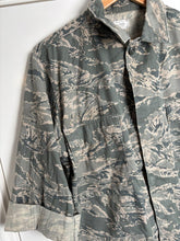 Charger l'image dans la galerie, Surplus US Air Force UCP Uniform Jacket 42 Long - The Militaria Shop