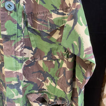 Lade das Bild in den Galerie-Viewer, Genuine British Army Surplus DPM Windproof Combat Smock - Size 180/96 - The Militaria Shop