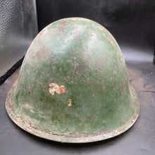Lade das Bild in den Galerie-Viewer, Original WW2 British/Canadian Army Mk3 Turtle Combat Helmet - The Militaria Shop