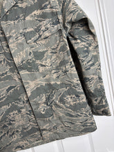 Charger l'image dans la galerie, Surplus US Air Force UCP Uniform Jacket 42 Chest - The Militaria Shop
