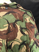Charger l'image dans la galerie, Genuine British Army 68 Pattern DPM Camouflaged Combat Smock - 39" Chest Size 2 - The Militaria Shop