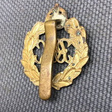 Load image into Gallery viewer, Original WW2 British Army Cap Badge - Royal Armoured Corps RAC - The Militaria Shop