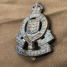Load image into Gallery viewer, Original WW2 British Army Royal Army Ordnance Corps RAOC Cap Badge - The Militaria Shop