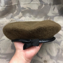 Lade das Bild in den Galerie-Viewer, Genuine British Army Forces Beret - Guards Division - Size 55 - The Militaria Shop