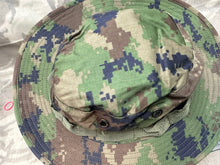 Load image into Gallery viewer, Genuine US Army Jungle Camouflage Boonie Sun Hat Hot Weather Type II - Size 8 - The Militaria Shop