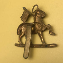 Charger l'image dans la galerie, Original WW1/WW2 British Army Queen's Royal Regiment (West Surrey) Cap Badge - The Militaria Shop