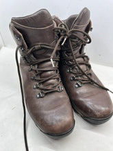 Lade das Bild in den Galerie-Viewer, British Army Surplus Brown Leather Combat Boots - ITURRI - Size UK 7 M - The Militaria Shop