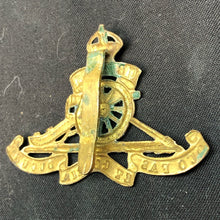 Load image into Gallery viewer, Genuine WW2 British Army Brass Cap Badge - Royal Artillery - The Militaria Shop
