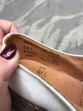 Load image into Gallery viewer, Genuine British Army Women's White Summer Shoes - WW2 Pattern - Size UK 3 S - The Militaria Shop