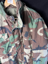 Lade das Bild in den Galerie-Viewer, Genuine US M65 Woodland Camouflage Field Jacket - Medium Regular - The Militaria Shop