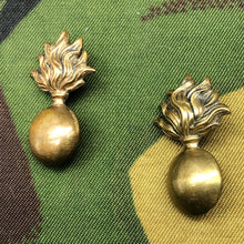 Load image into Gallery viewer, Original WW2 British Army Collar Badges - Royal Artillery - The Militaria Shop