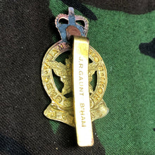 Load image into Gallery viewer, Original Canadian Army Royal Montreal Regiment Cap Badge - The Militaria Shop