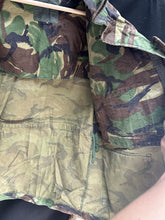 Lade das Bild in den Galerie-Viewer, Genuine British Army DPM Camouflaged Combat Field Jacket - Size 160/88 - The Militaria Shop