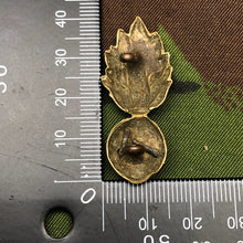 Charger l'image dans la galerie, Original British Army WW2 Collar Badge - Royal Scots Fusiliers - The Militaria Shop