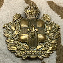 Load image into Gallery viewer, Original WW1 British Army Lincolnshire Yeomanry Regiment Cap Badge - The Militaria Shop