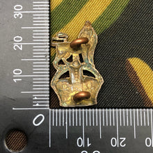 Load image into Gallery viewer, Original WW1 British Army Collar Badge - Royal First Devon - The Militaria Shop
