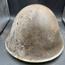Charger l'image dans la galerie, Original British/Canadian Army WW2 Mk3 Turtle High Rivet Combat Steel Helmet - The Militaria Shop