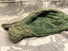 Lade das Bild in den Galerie-Viewer, Original Korean War Era British Army Middle Parka Detatchable Hood - The Militaria Shop