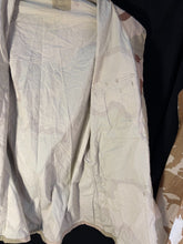 Load image into Gallery viewer, Gulf War US Army DCU Camouflaged Combat Field Coat/Jacket - Medium/X-Long - The Militaria Shop