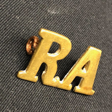 Charger l'image dans la galerie, Original WW1/WW2 British Army RA Royal Artillery Shoulder Title - The Militaria Shop