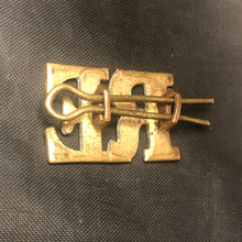 Load image into Gallery viewer, Original WW1 British Army Royal Engineers RE Brass Shoulder Title - The Militaria Shop